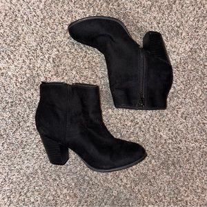 Gap Round Toe Booties size 7
